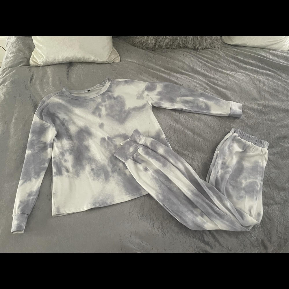 Women’s size small Tie Dye Set